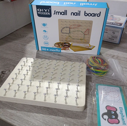 QiYi Wooden -  Geoboard de Madera con Tarjetas de Actividad y Bandas de Goma - 8x8